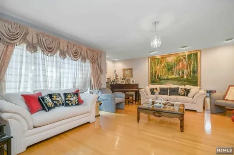 32 Bodie Road Wayne NJ 07470