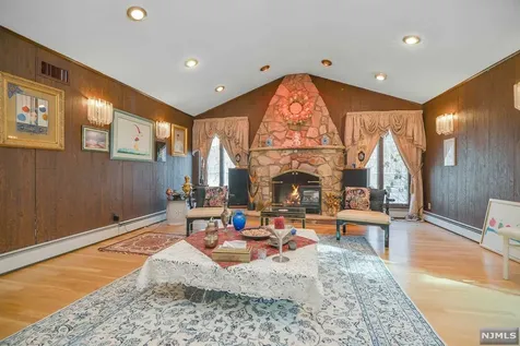 32 Bodie Road Wayne NJ 07470