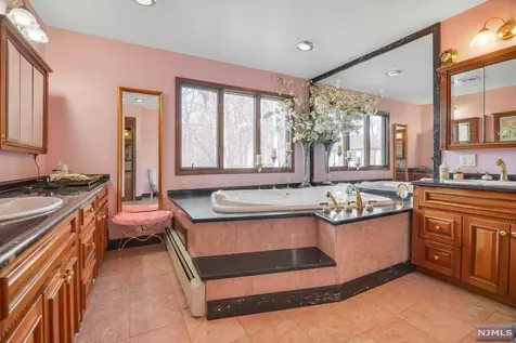 32 Bodie Road Wayne NJ 07470