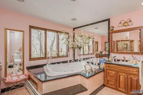 32 Bodie Road Wayne NJ 07470