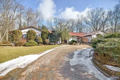 32 Bodie Road Wayne NJ 07470
