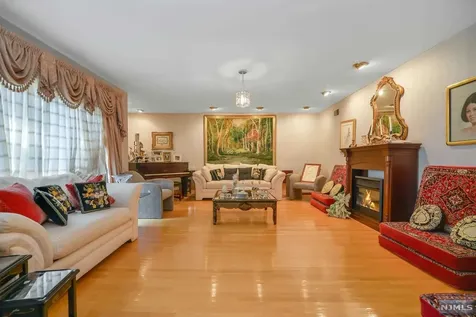 32 Bodie Road Wayne NJ 07470