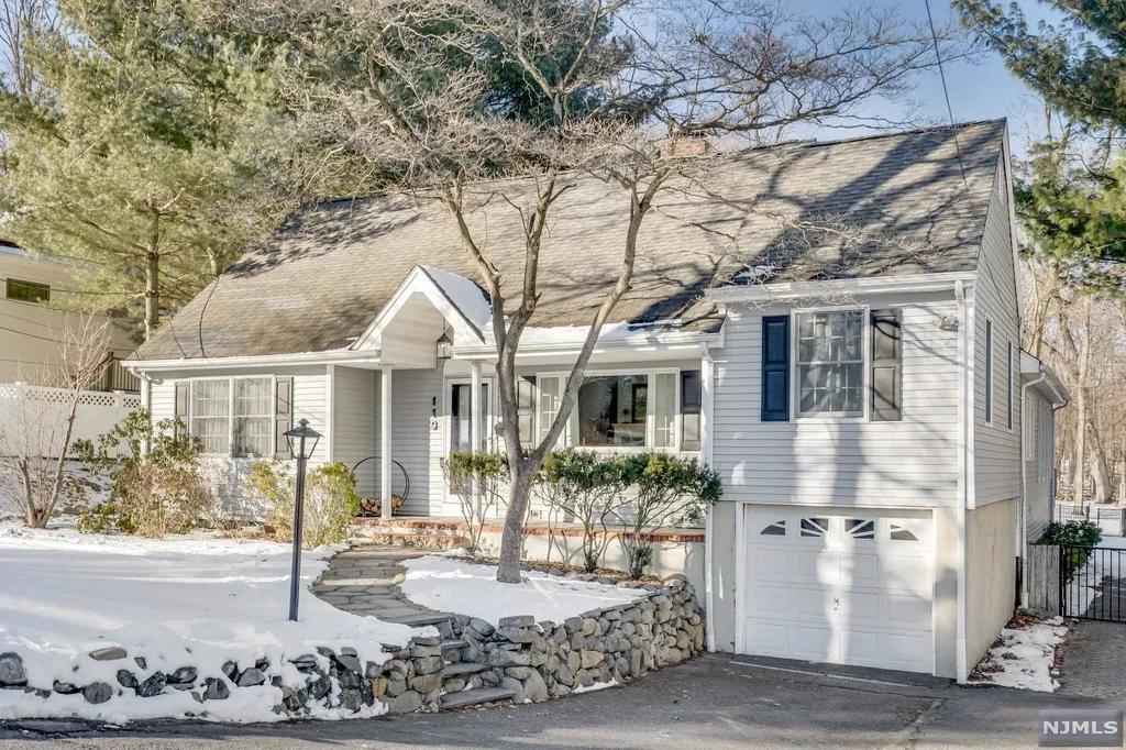 119 Hollywood Avenue Ho-ho-kus NJ 07423