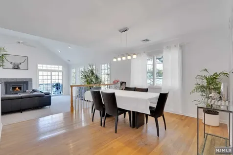 119 Hollywood Avenue Ho-ho-kus NJ 07423