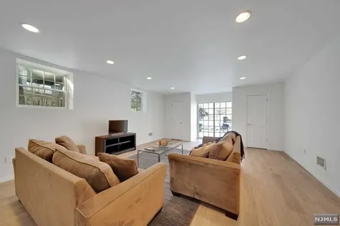 119 Hollywood Avenue Ho-ho-kus NJ 07423
