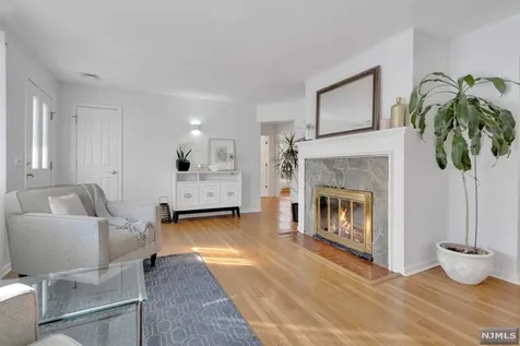 119 Hollywood Avenue Ho-ho-kus NJ 07423