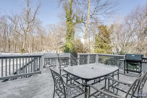 119 Hollywood Avenue Ho-ho-kus NJ 07423