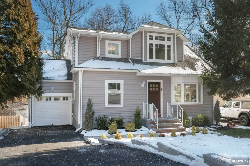 17 Hillside Avenue Livingston NJ 07039