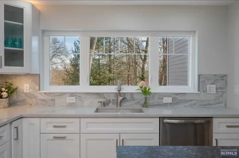 17 Hillside Avenue Livingston NJ 07039