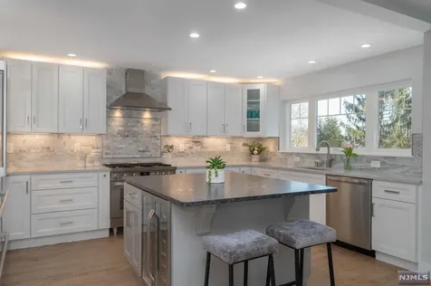 17 Hillside Avenue Livingston NJ 07039