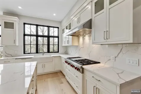 385 Hillside Avenue Alpine NJ 07620