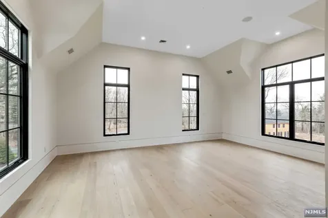 385 Hillside Avenue Alpine NJ 07620