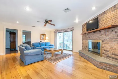 544 Farview Court Wyckoff NJ 07481