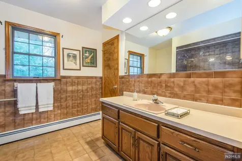 544 Farview Court Wyckoff NJ 07481