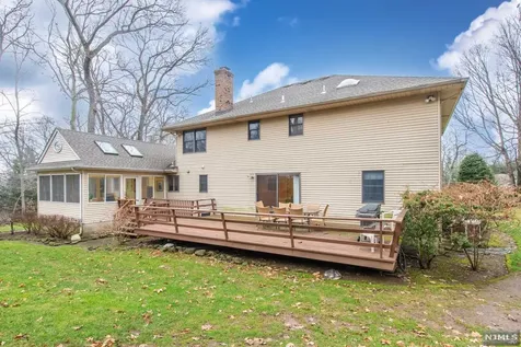 544 Farview Court Wyckoff NJ 07481