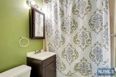 4 Henoch Avenue Clifton NJ 07013