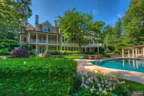 813 Minsi Trail Franklin Lakes NJ 07417