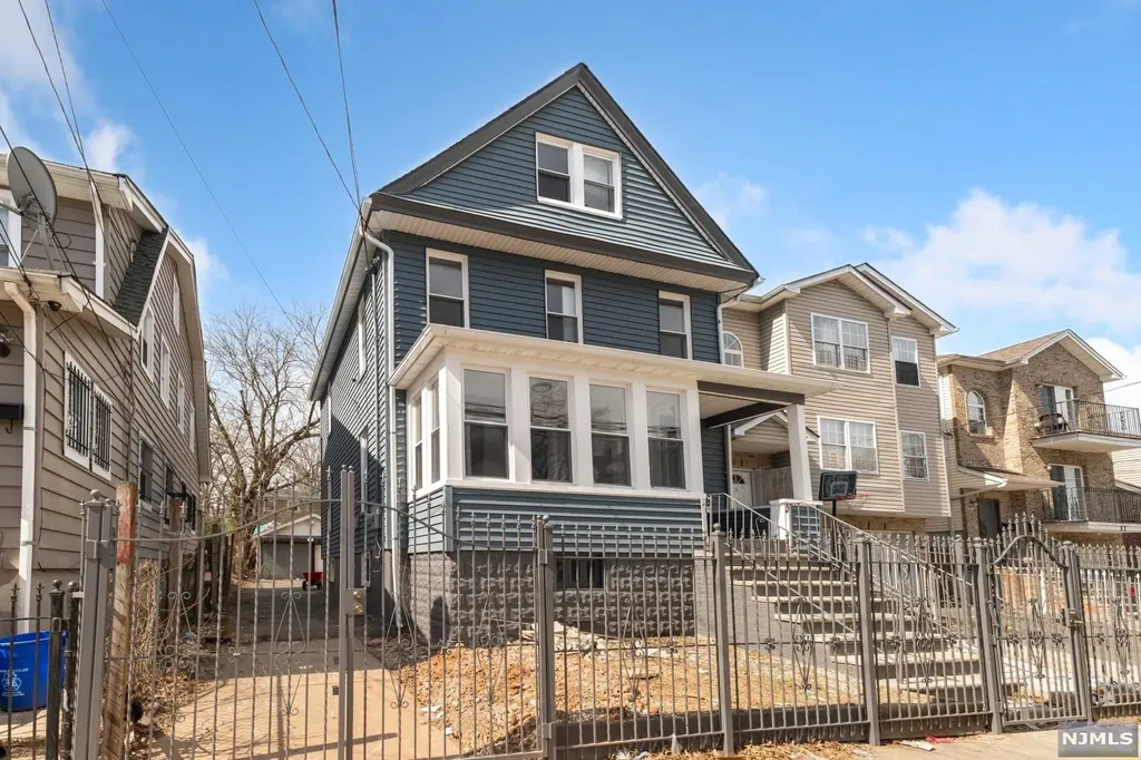 31 Halstead Street Newark NJ 07106