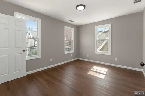 31 Halstead Street Newark NJ 07106