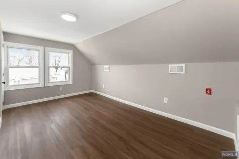 31 Halstead Street Newark NJ 07106