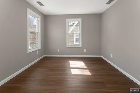 31 Halstead Street Newark NJ 07106