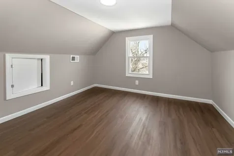 31 Halstead Street Newark NJ 07106