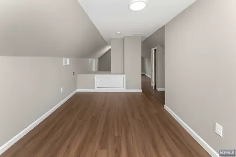 31 Halstead Street Newark NJ 07106