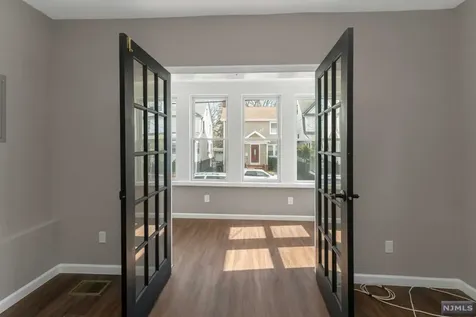 31 Halstead Street Newark NJ 07106