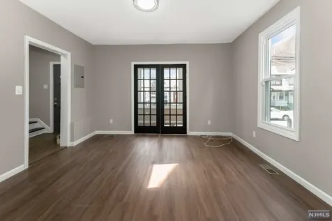 31 Halstead Street Newark NJ 07106