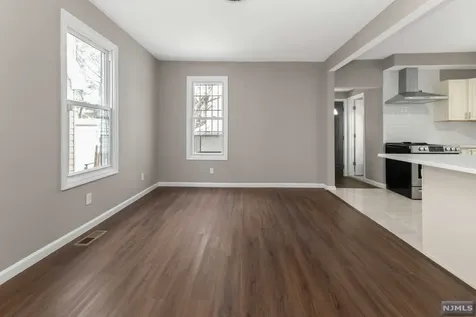 31 Halstead Street Newark NJ 07106