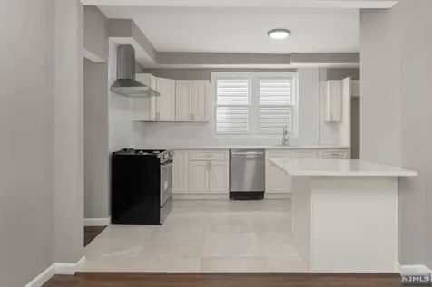 31 Halstead Street Newark NJ 07106