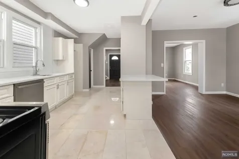 31 Halstead Street Newark NJ 07106