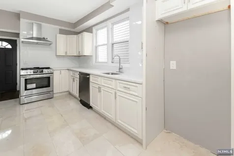 31 Halstead Street Newark NJ 07106