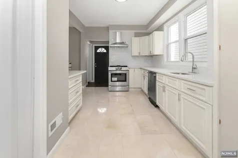 31 Halstead Street Newark NJ 07106