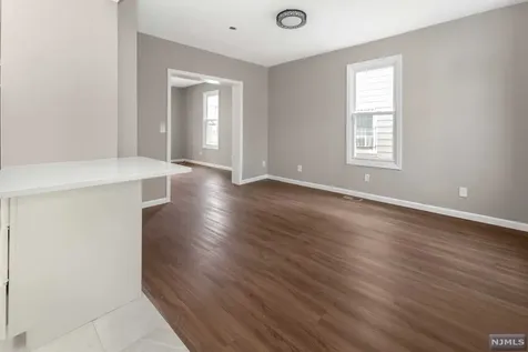 31 Halstead Street Newark NJ 07106