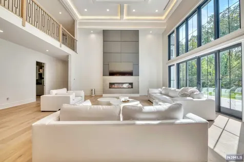 220 Mulberry Way Franklin Lakes NJ 07417