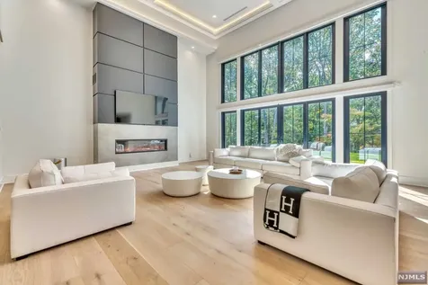 220 Mulberry Way Franklin Lakes NJ 07417