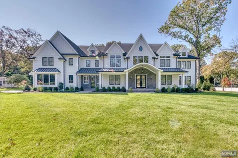 220 Mulberry Way Franklin Lakes NJ 07417