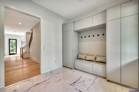 220 Mulberry Way Franklin Lakes NJ 07417