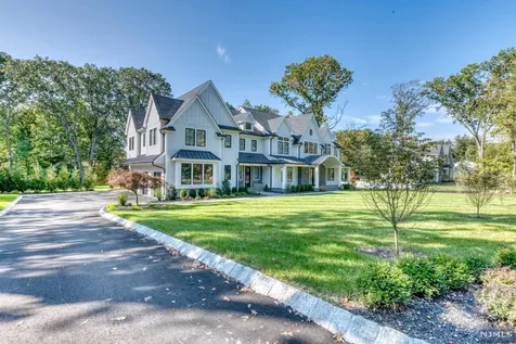 220 Mulberry Way Franklin Lakes NJ 07417