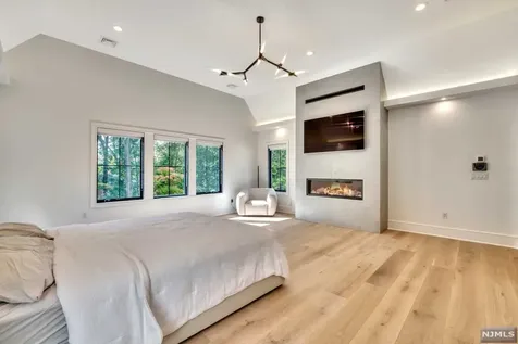 220 Mulberry Way Franklin Lakes NJ 07417