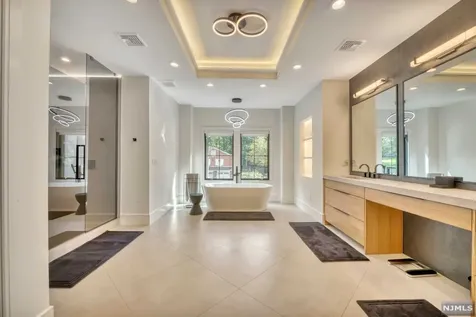 220 Mulberry Way Franklin Lakes NJ 07417