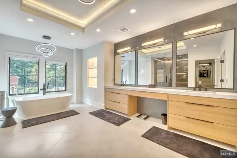 220 Mulberry Way Franklin Lakes NJ 07417