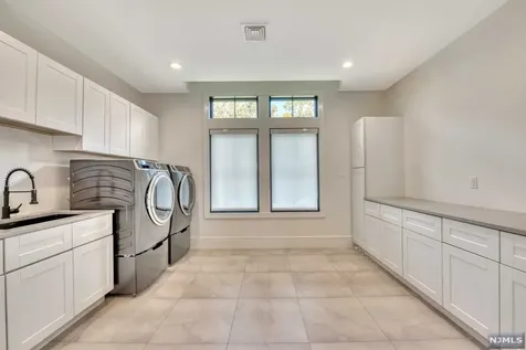 220 Mulberry Way Franklin Lakes NJ 07417
