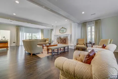 123 Chestnut Ridge Road Saddle River NJ 07458