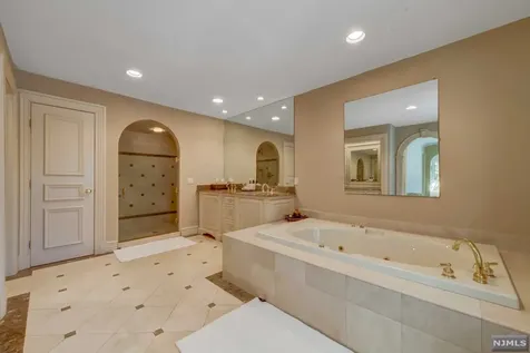 123 Chestnut Ridge Road Saddle River NJ 07458