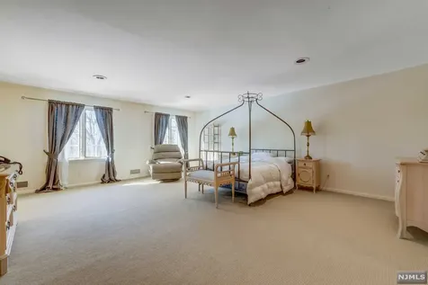 123 Chestnut Ridge Road Saddle River NJ 07458
