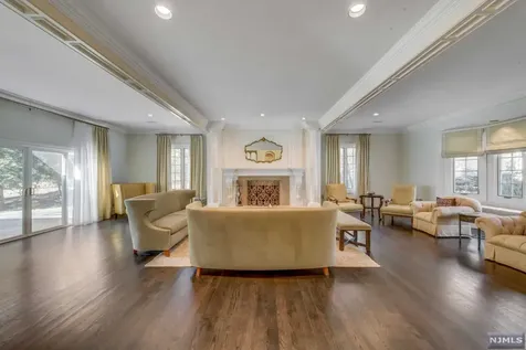 123 Chestnut Ridge Road Saddle River NJ 07458