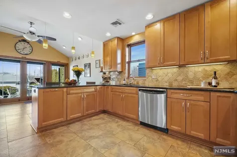 20 Wilcox Street Dumont NJ 07628