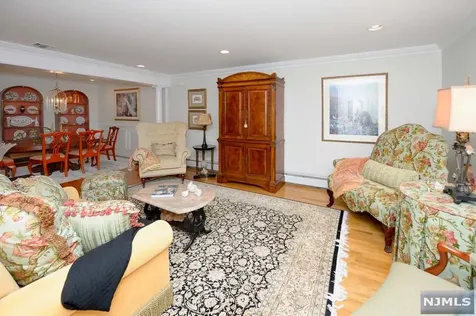 6 Skymark Court Upper Saddle River NJ 07458